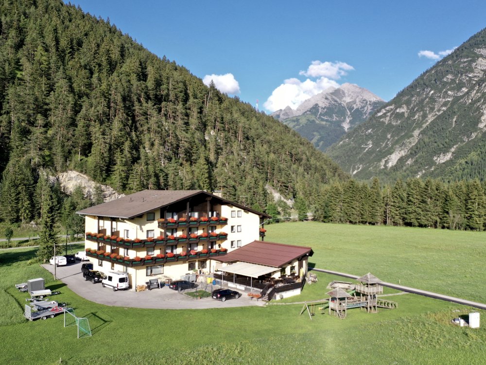 Saisoneröffnung mit Live Musik und Partyabend