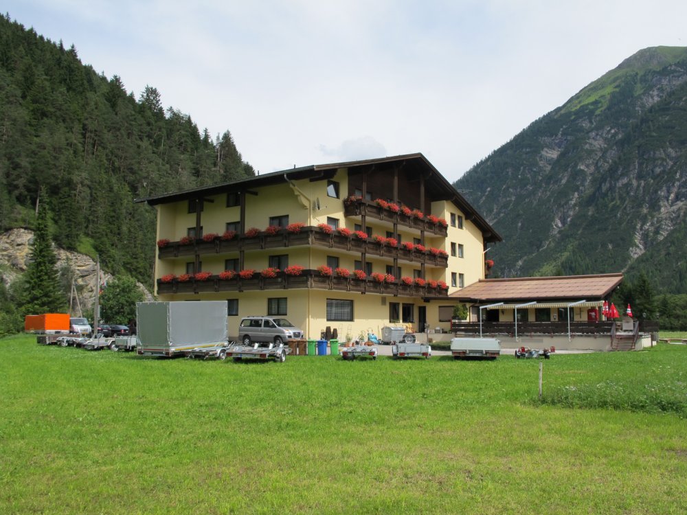 hotel-schoenauerhof-anhaenger-parkplatz-261.jpg