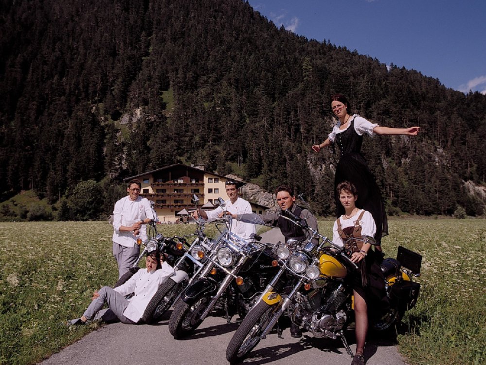 schoenauerhof-crew-motorradhotel-10.jpg